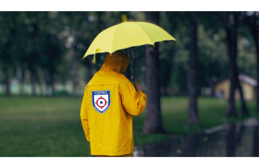 Tips & Trik Jaga Kesehatan Satpam Di Musim Hujan, Ada 10 Poin Jangan